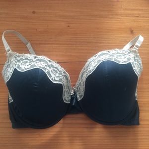 Green and lace trim bra